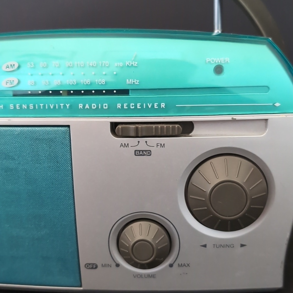 VGT,Teal/Gray Audiologic High Sensitivity AM/FM Radio Reciever. - Picture 5 of 10